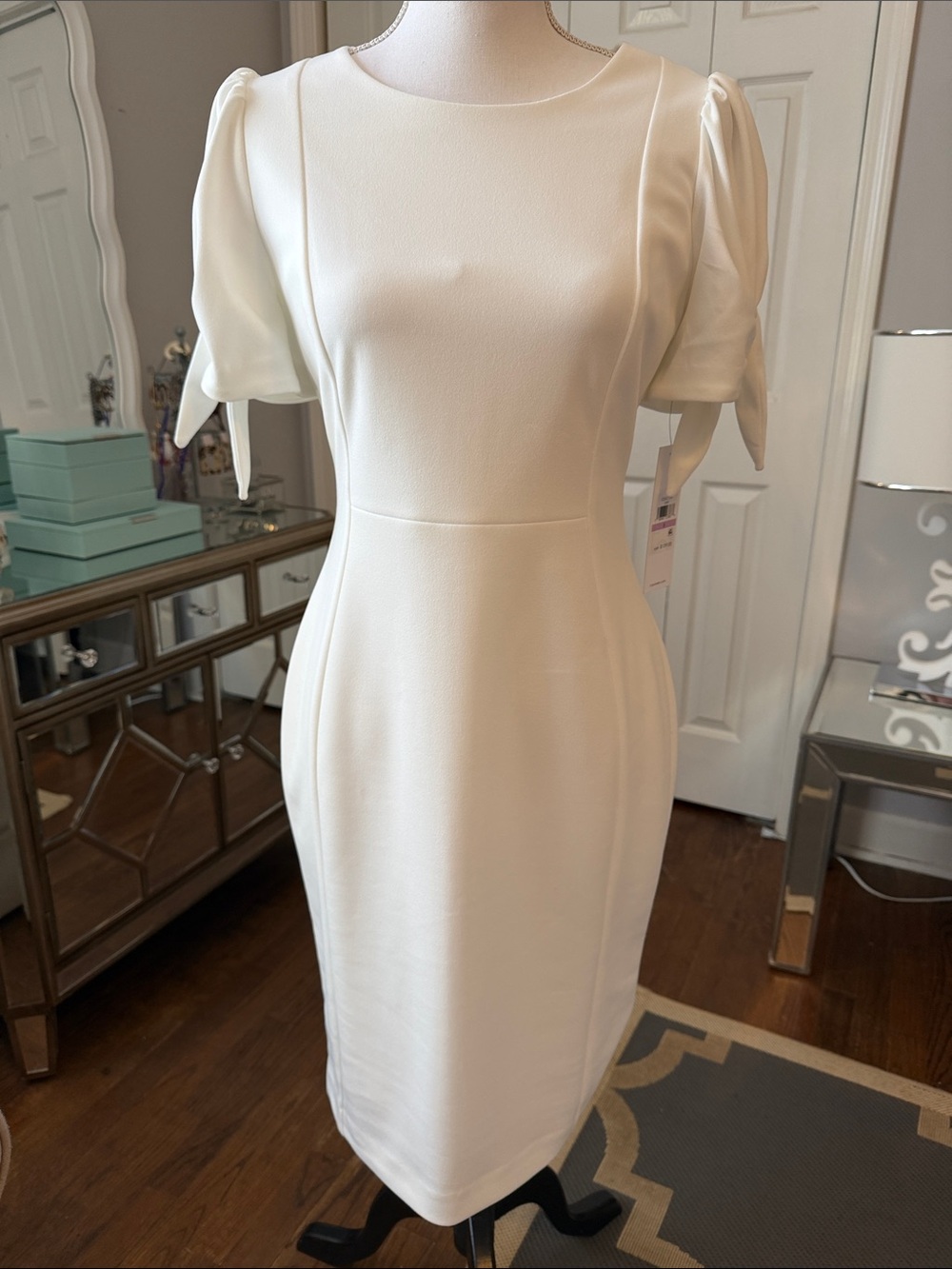 Calvin Klein White Fabulous Dress Sz 6 NWT Clean Lines - Beautiful Sleeve Detail